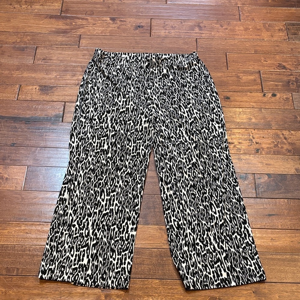 Chaus New York Leopard Print Wide-Leg Pants pull on. Size L